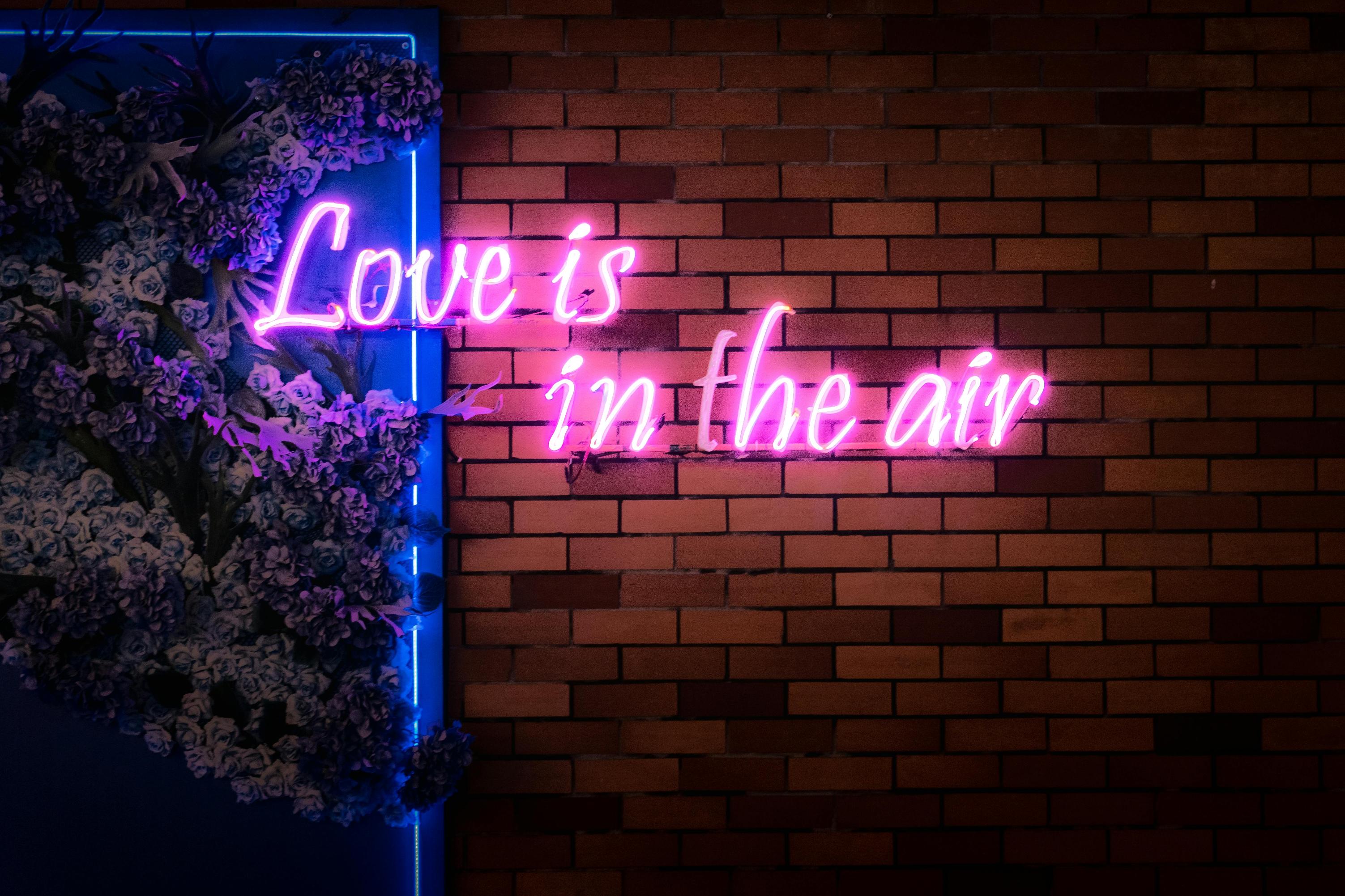 Neon Schriftzüge für Events, Shops und Zuhause: So geht es
